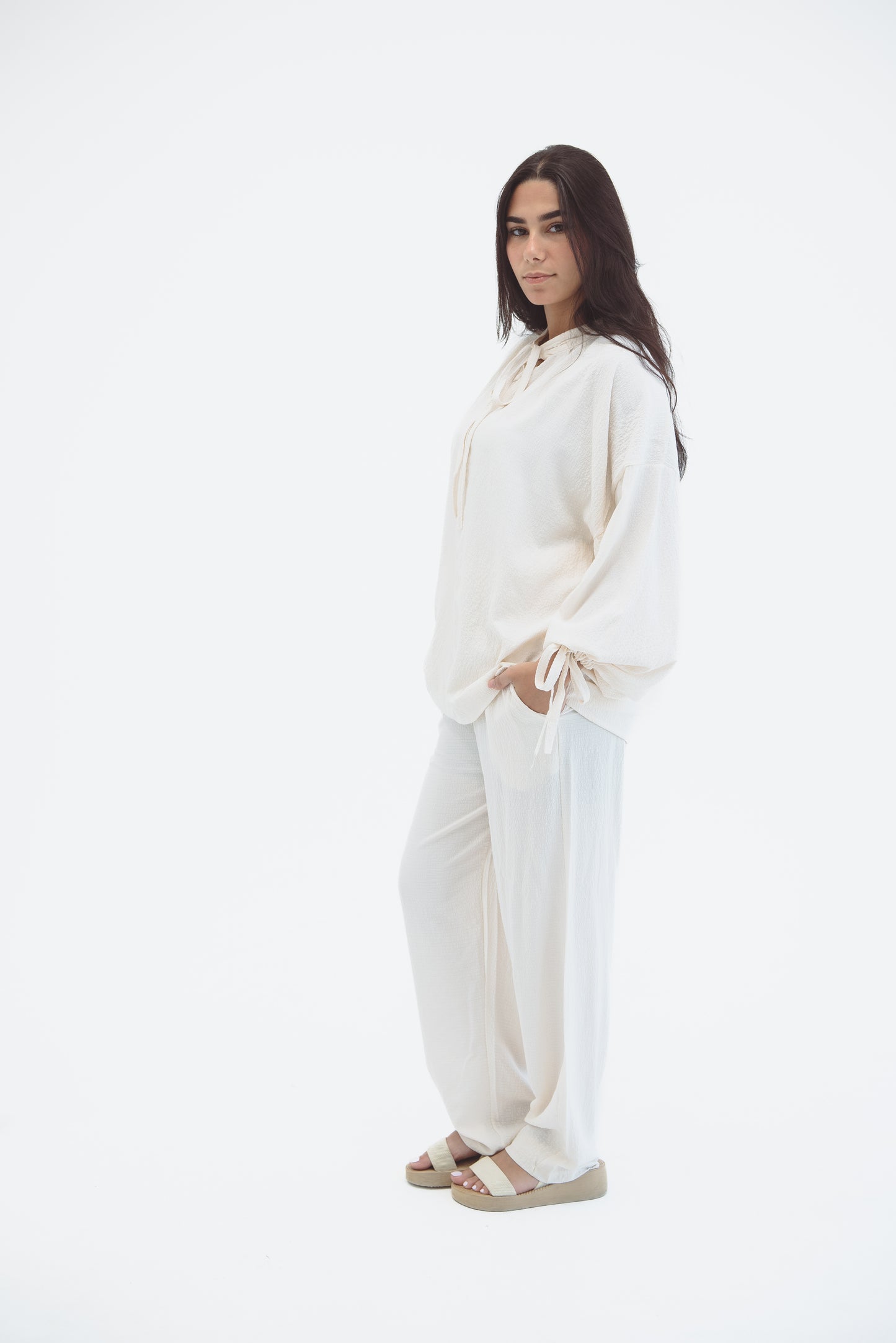 The Knotted Set White