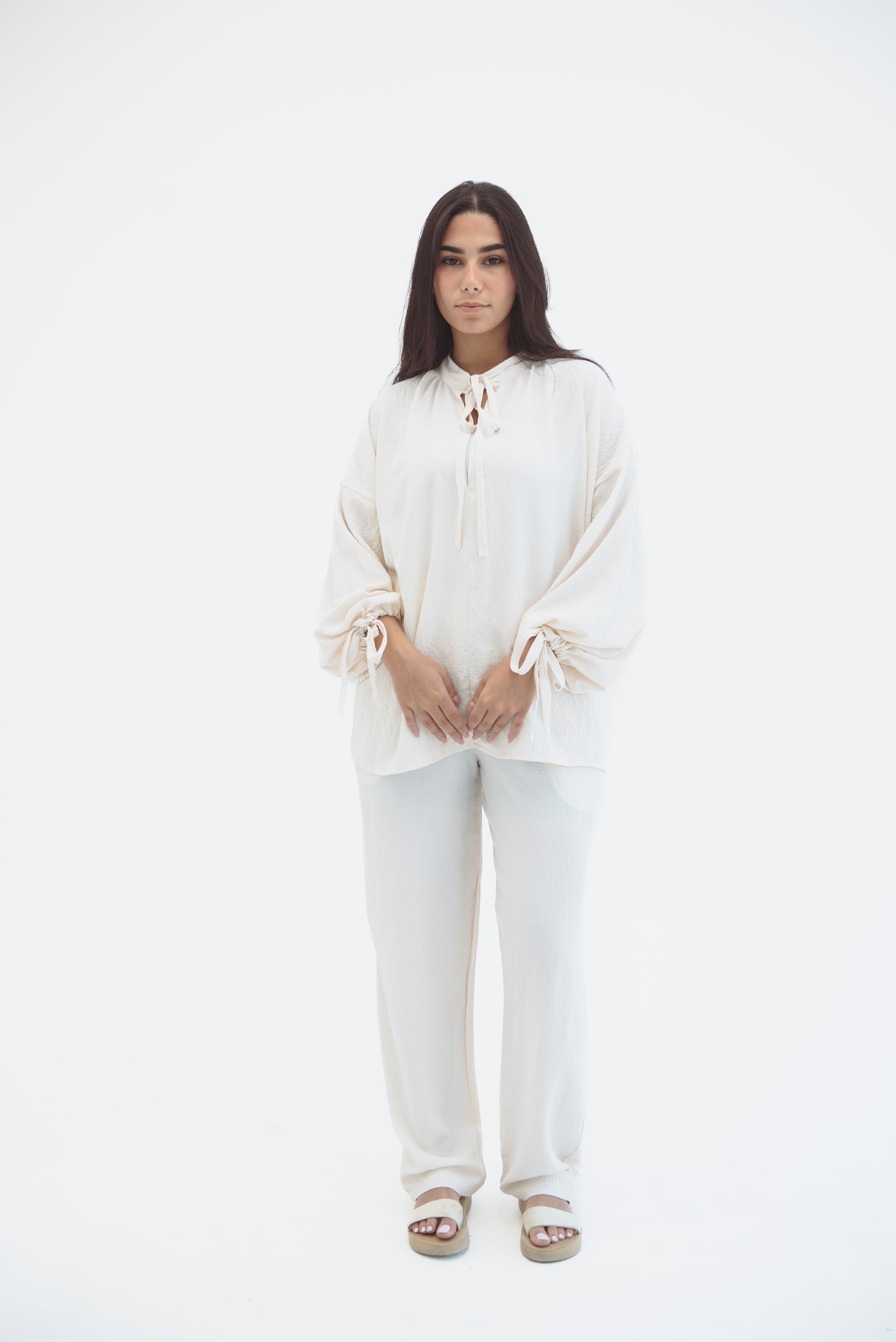 The Knotted Set White